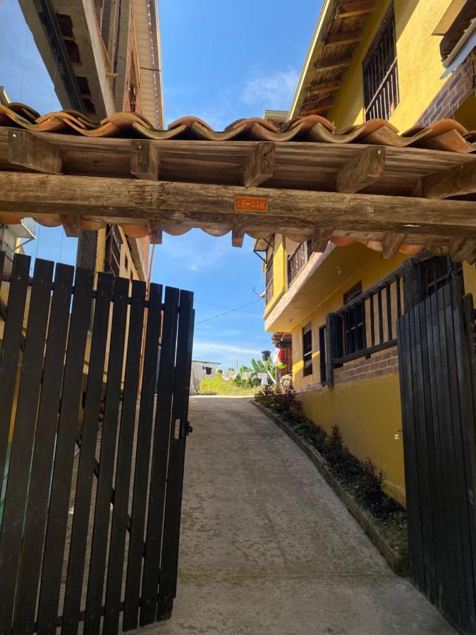 Oak Tree House Guest House Guatapé Екстериор снимка