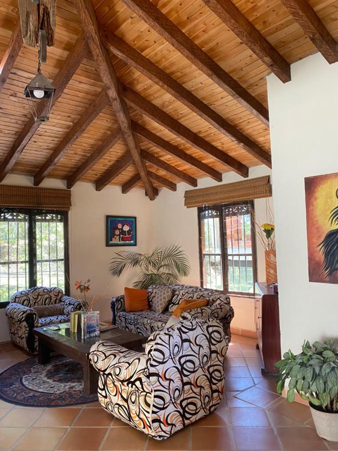 Oak Tree House Guest House Guatapé Екстериор снимка