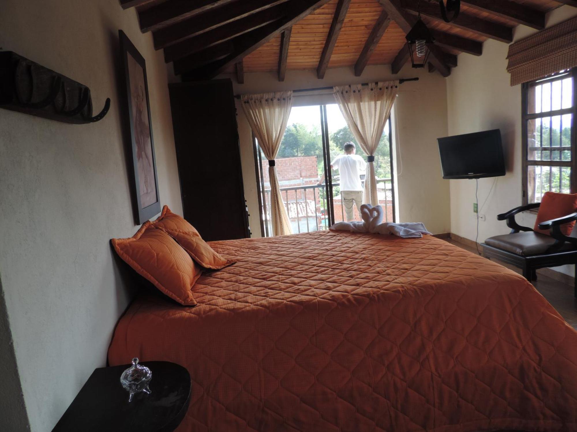 Oak Tree House Guest House Guatapé Екстериор снимка