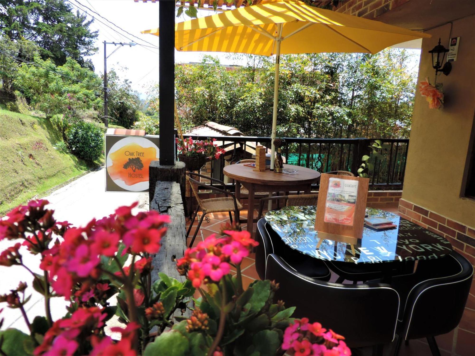Oak Tree House Guest House Guatapé Екстериор снимка