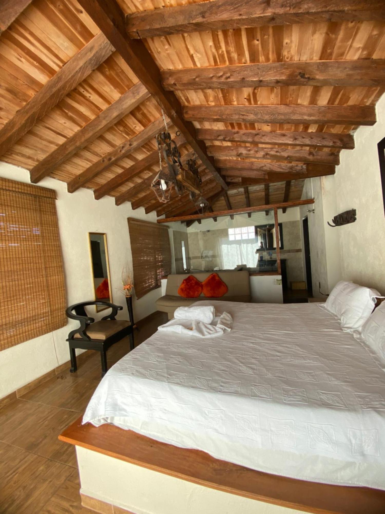 Oak Tree House Guest House Guatapé Екстериор снимка