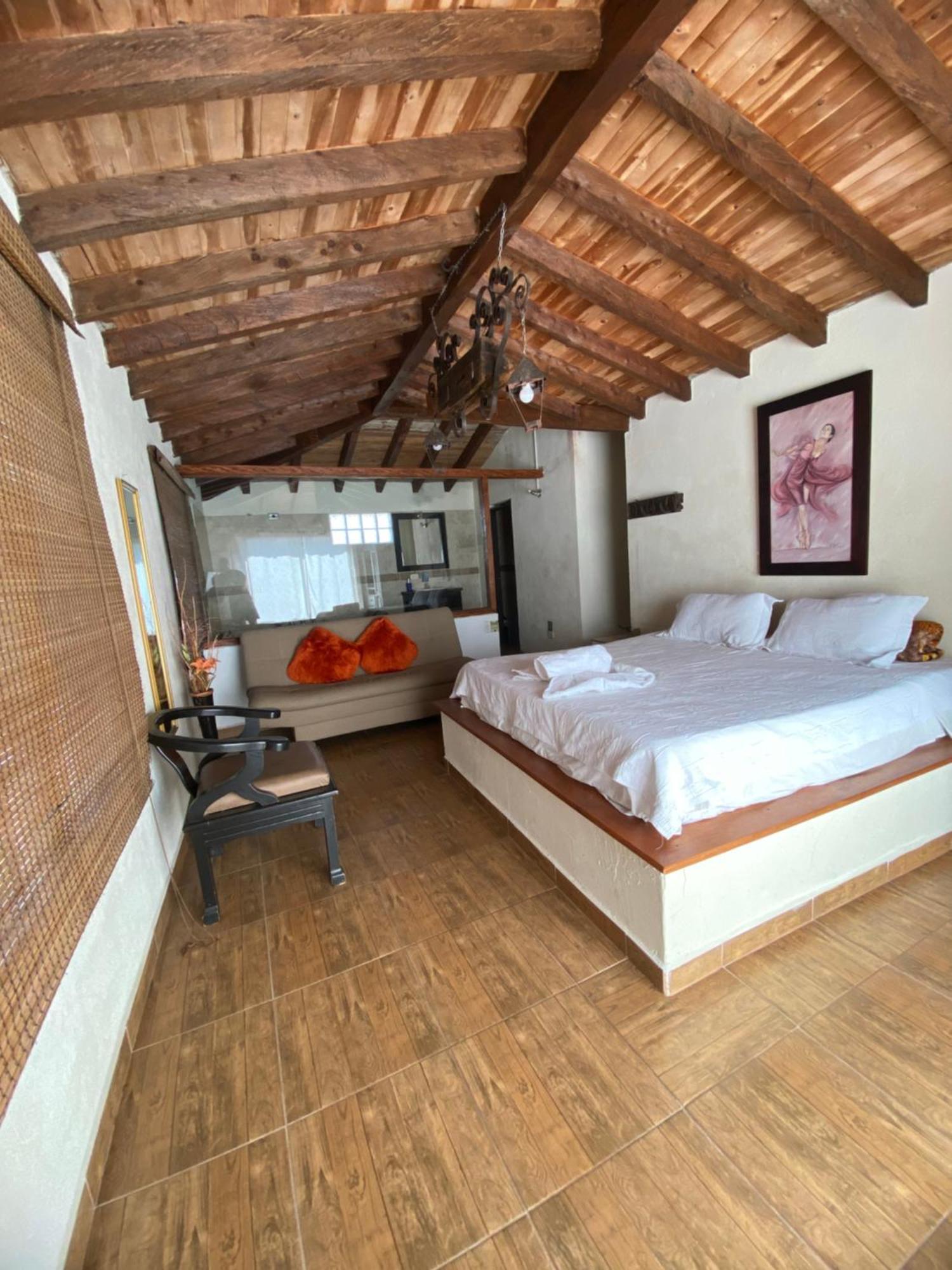 Oak Tree House Guest House Guatapé Екстериор снимка
