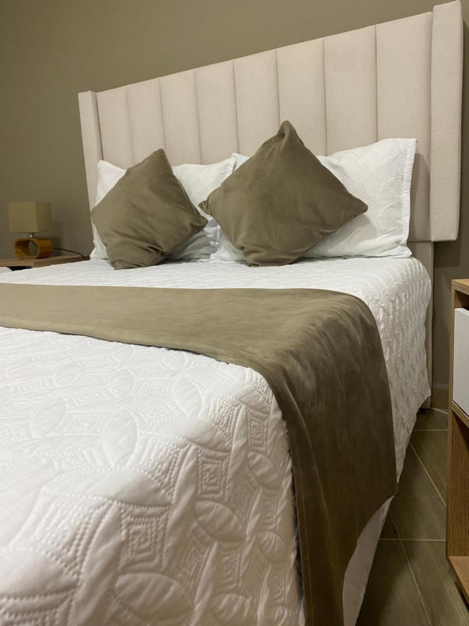 Oak Tree House Guest House Guatapé Екстериор снимка