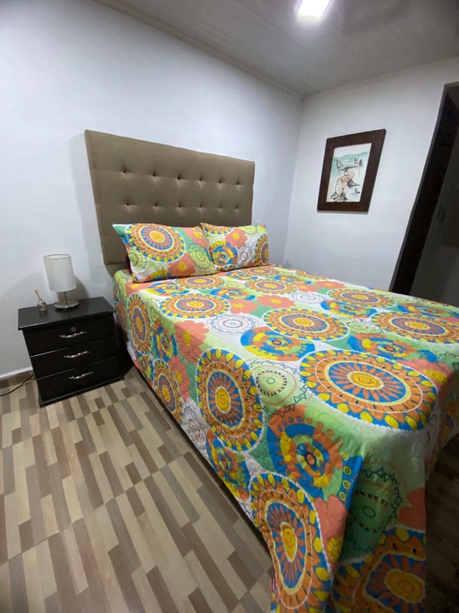 Oak Tree House Guest House Guatapé Екстериор снимка