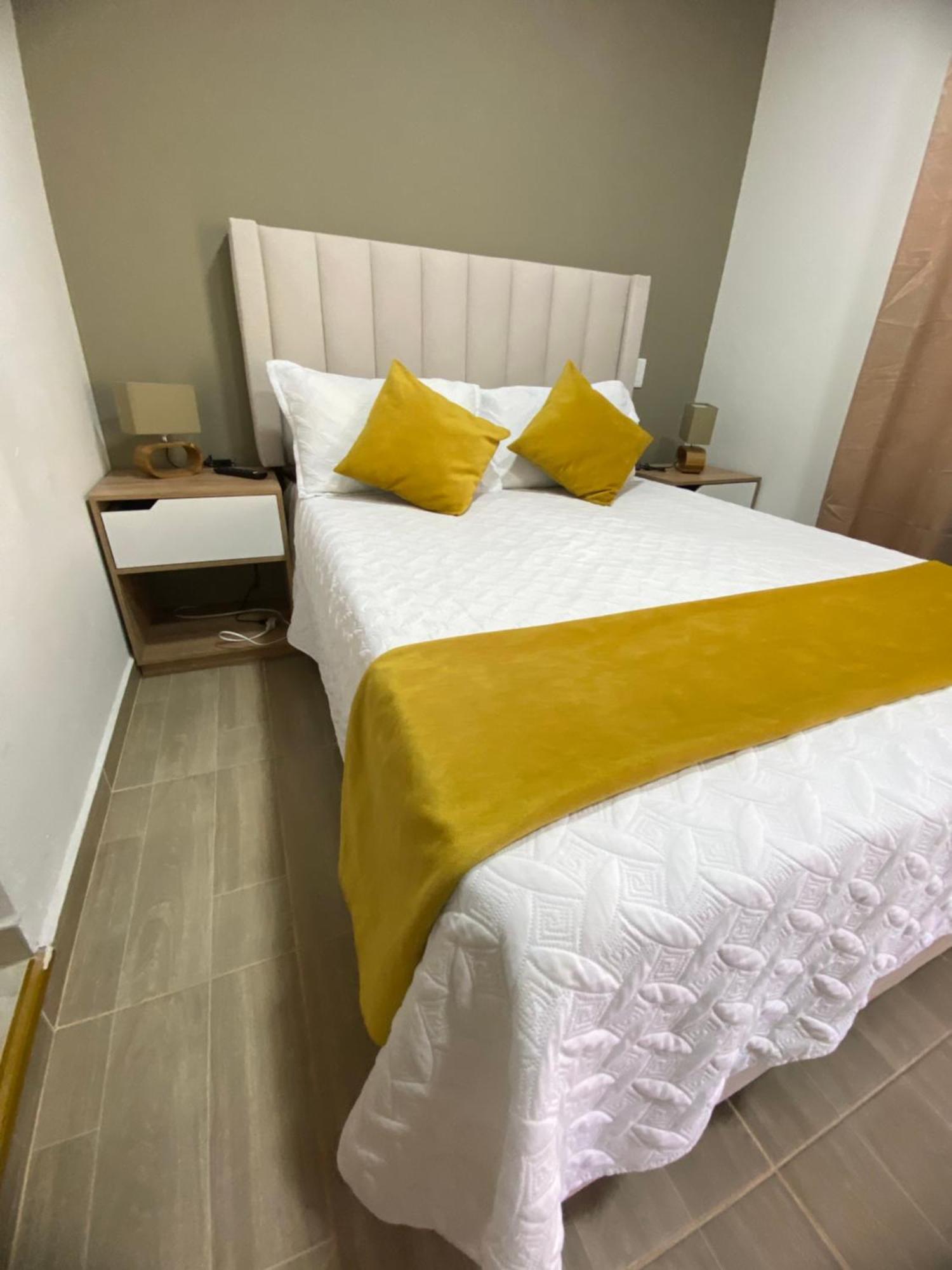 Oak Tree House Guest House Guatapé Екстериор снимка