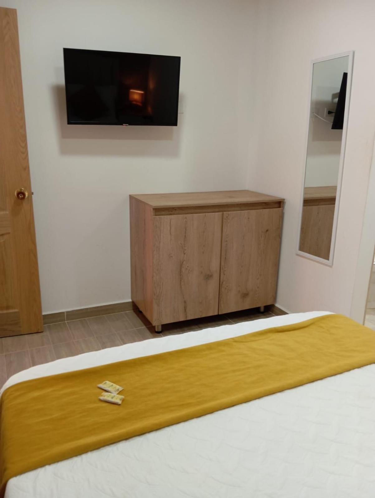Oak Tree House Guest House Guatapé Екстериор снимка