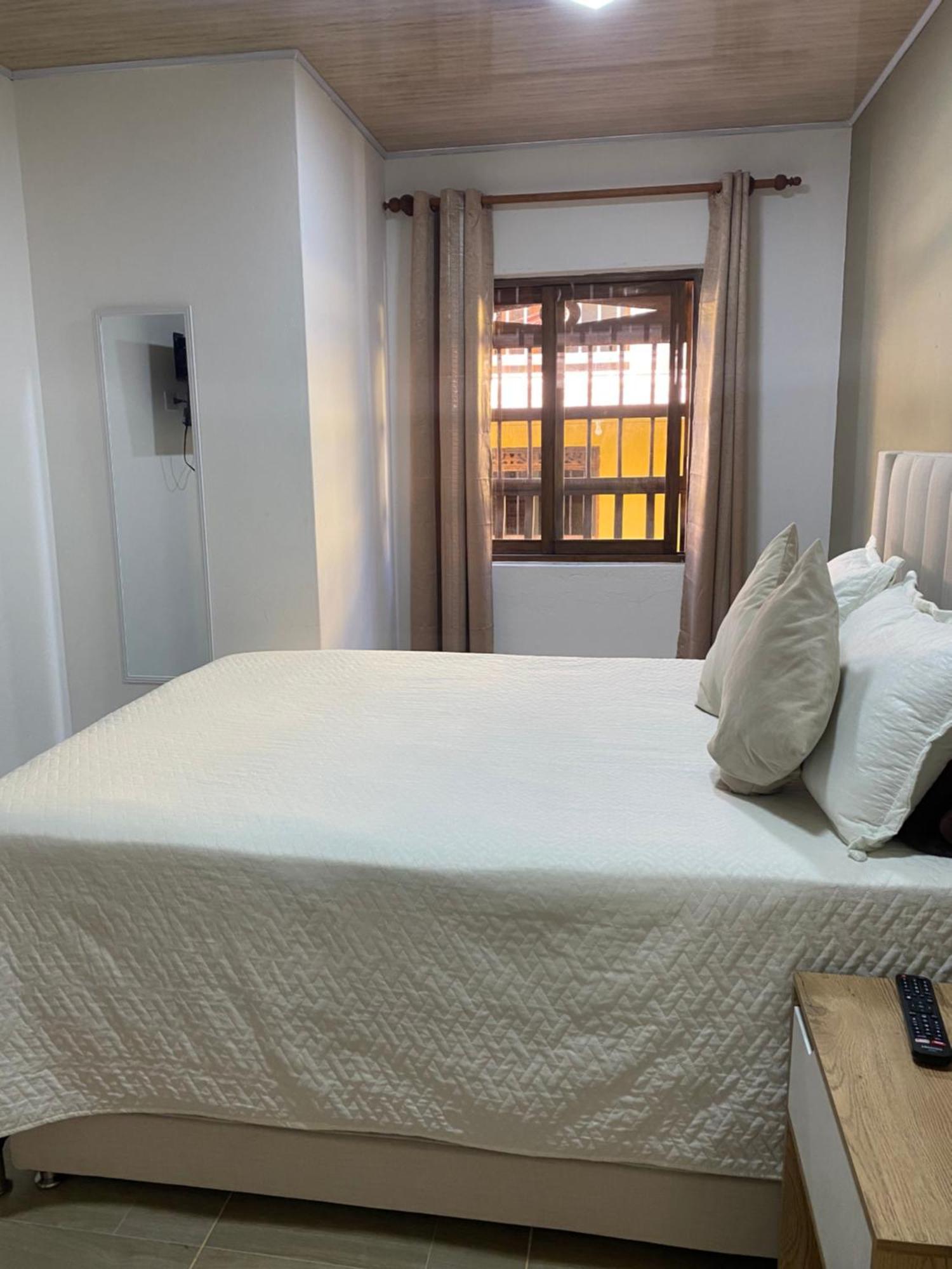 Oak Tree House Guest House Guatapé Екстериор снимка