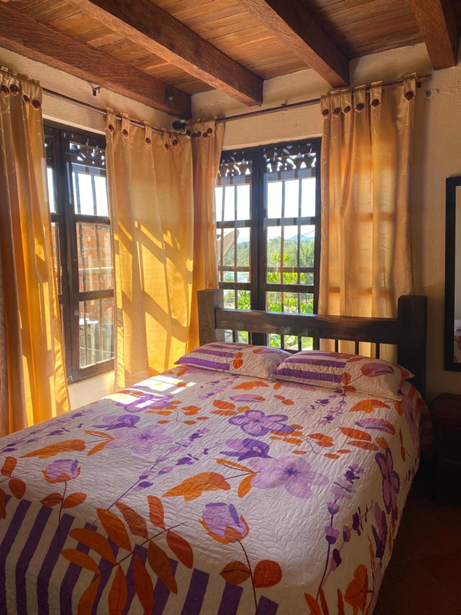 Oak Tree House Guest House Guatapé Екстериор снимка