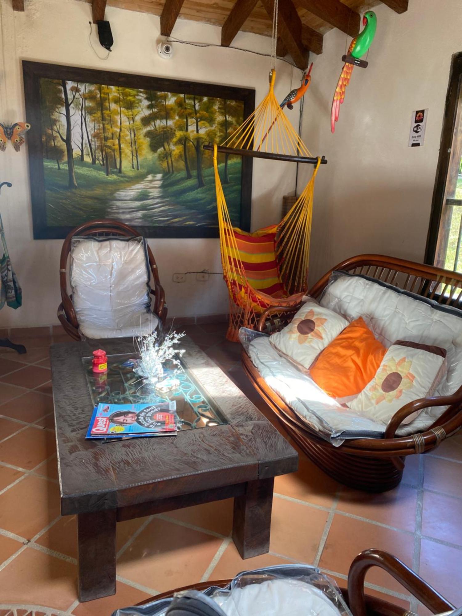 Oak Tree House Guest House Guatapé Екстериор снимка