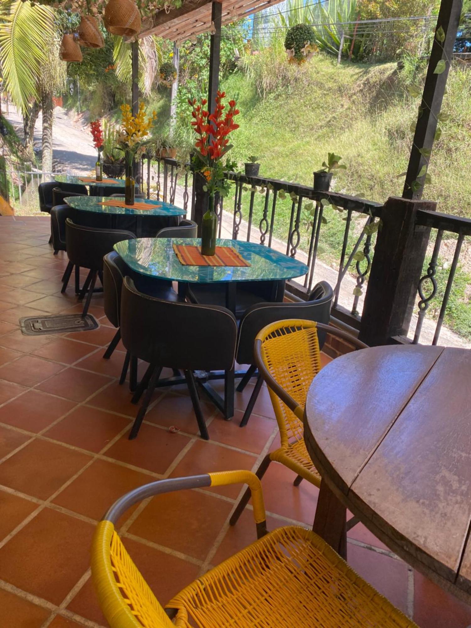 Oak Tree House Guest House Guatapé Екстериор снимка