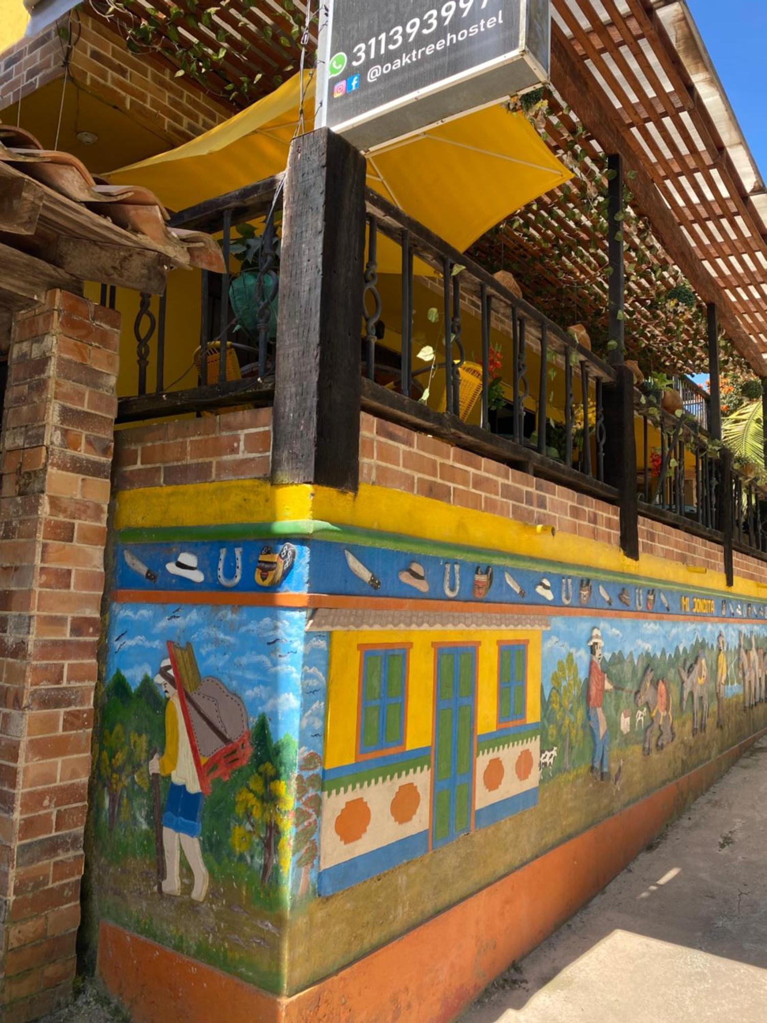 Oak Tree House Guest House Guatapé Екстериор снимка
