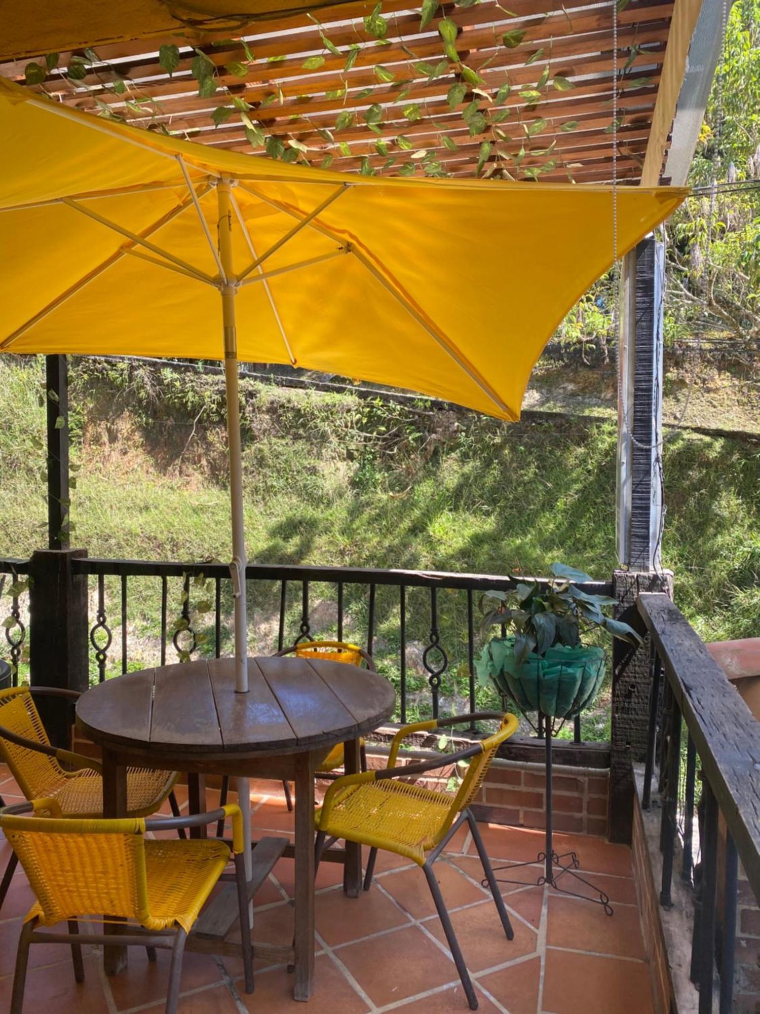 Oak Tree House Guest House Guatapé Екстериор снимка