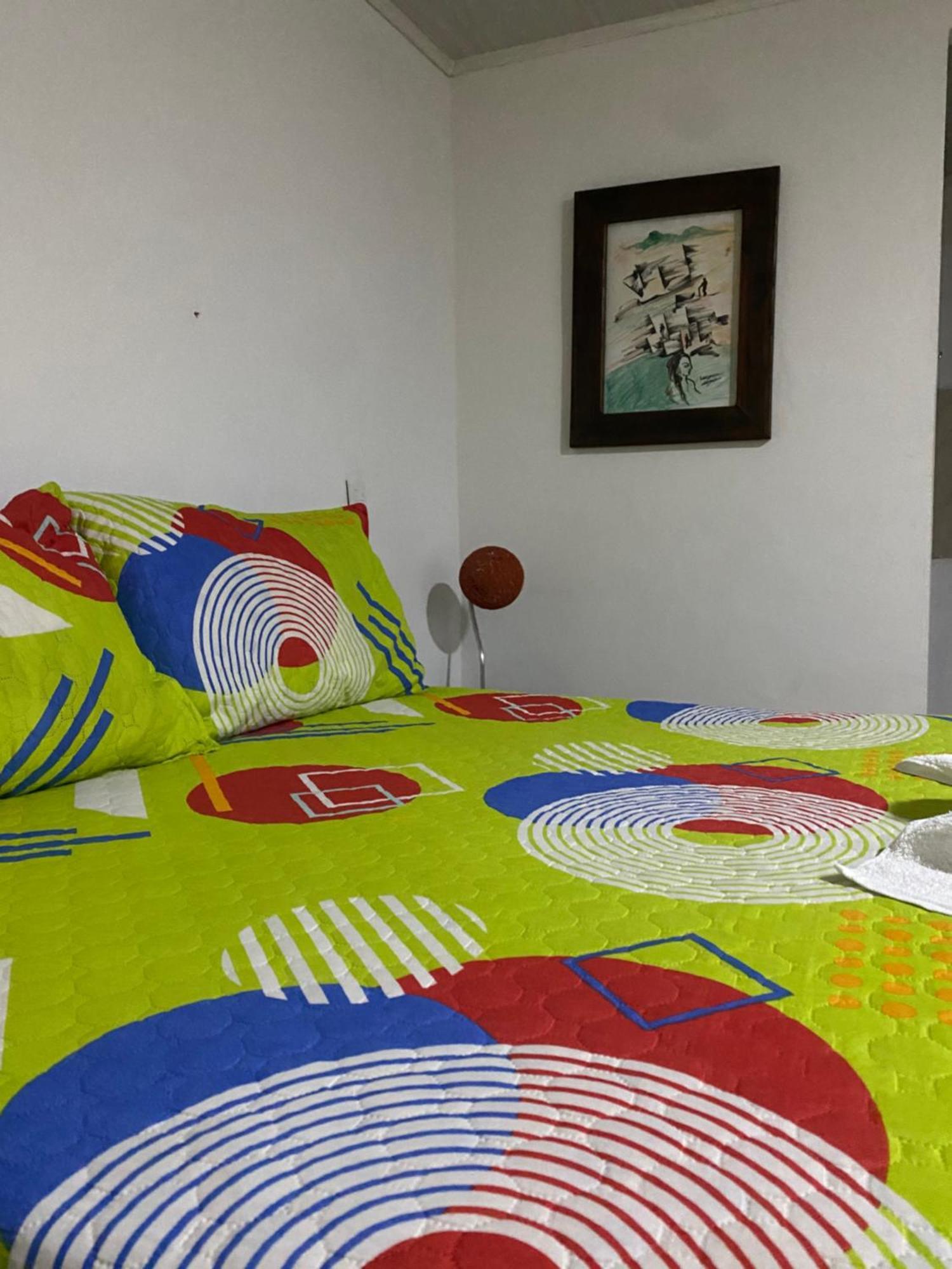Oak Tree House Guest House Guatapé Стая снимка