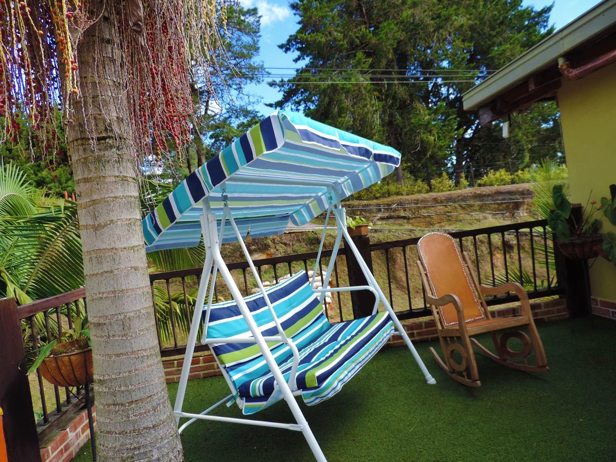 Oak Tree House Guest House Guatapé Екстериор снимка