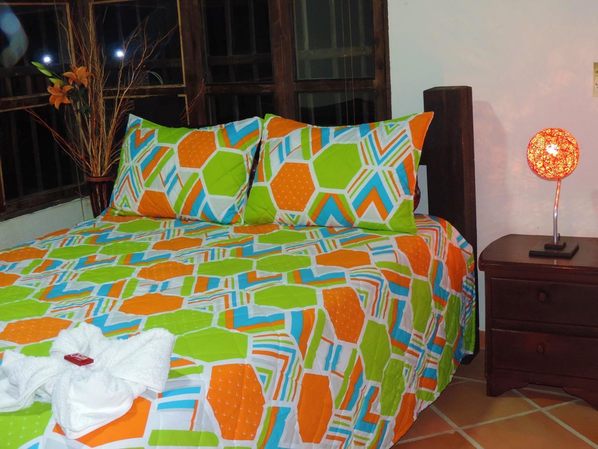 Oak Tree House Guest House Guatapé Екстериор снимка