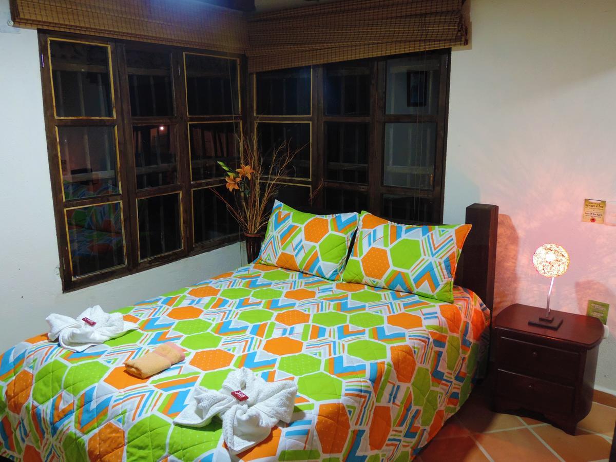 Oak Tree House Guest House Guatapé Екстериор снимка