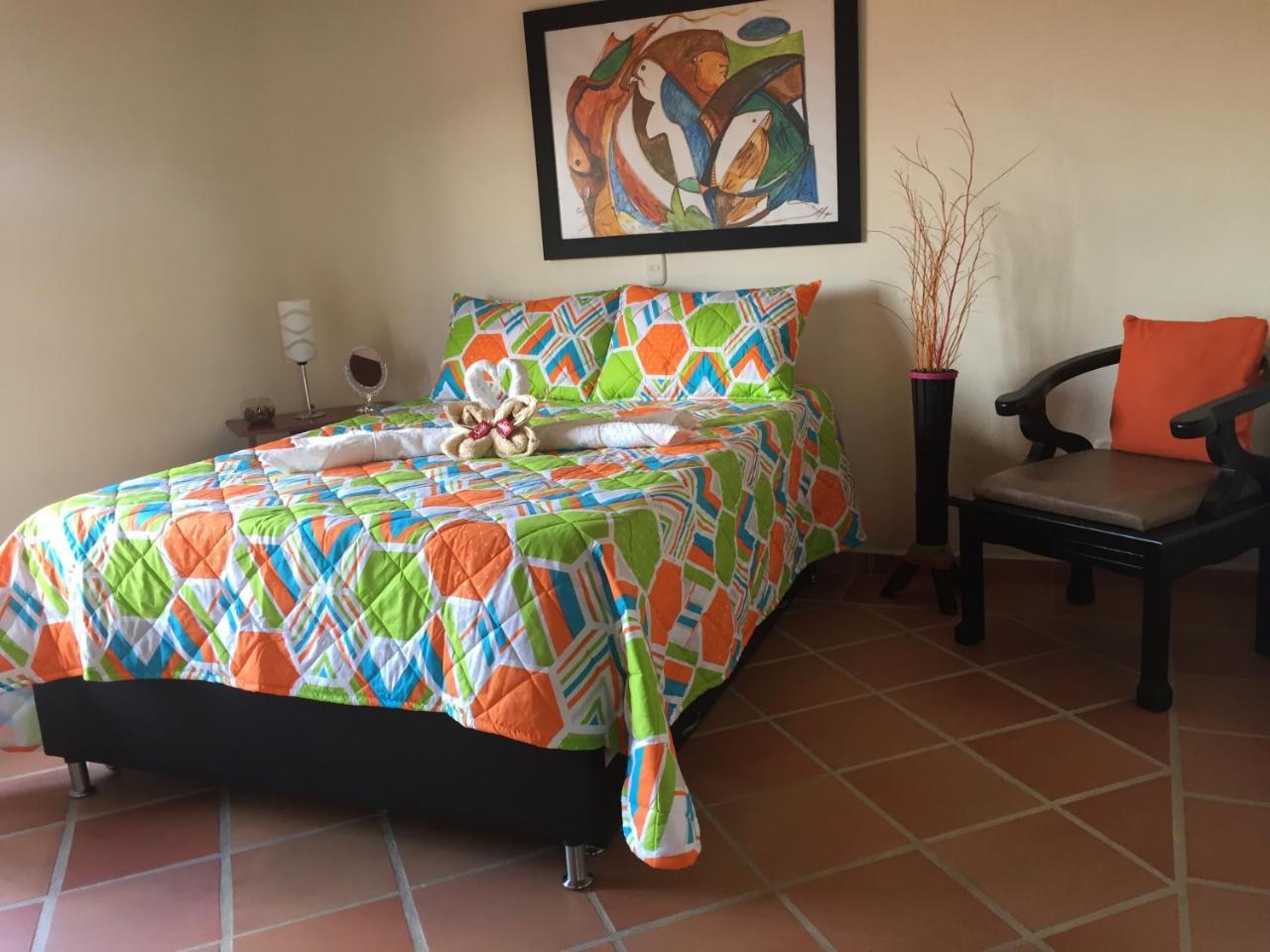 Oak Tree House Guest House Guatapé Екстериор снимка